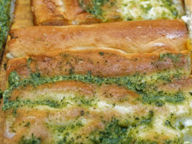 Dükkanda sebze ve pesto soslu ligurian Focaccia.