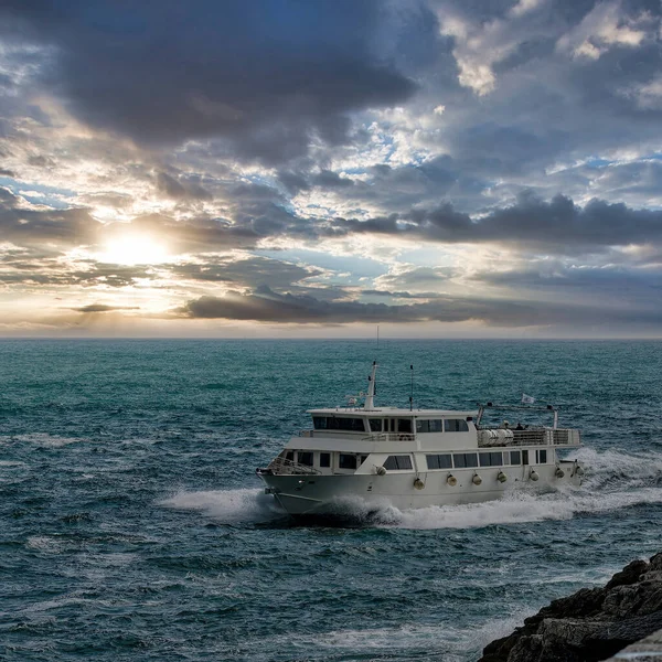 White Ferry Boat Passing Portovenere Palmaria Island Storm — Stock Photo, Image