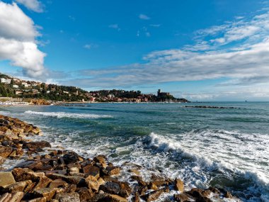  Lerici, Ligurya 'nın La Spezia eyaletinde yer alan bir şehirdir..