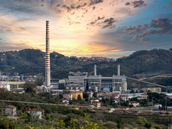 Fabrika Enerjisi Kavramı Için Alacakaranlık Enerjili Gaz Türbini Elektrik Santrali — Stok fotoğraf