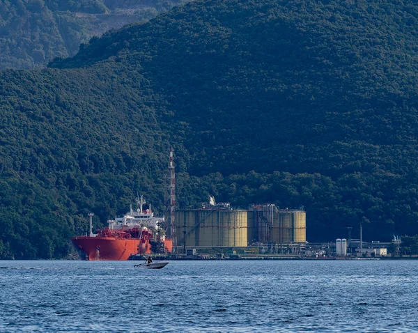 Lng Carrier Transport Liquid Methane Gas Docked Regasification Plant Spezia — Stock Photo, Image