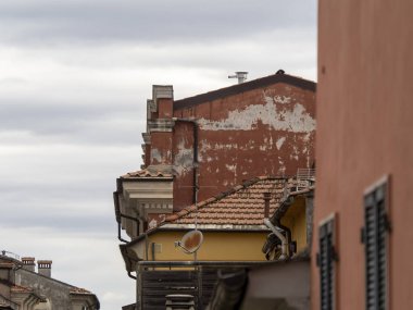 Sarzana 'daki eski binanın detayları. La Spezia yakınlarında küçük bir köy.