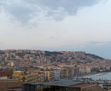 bir tepenin Napoli havadan görünümü 