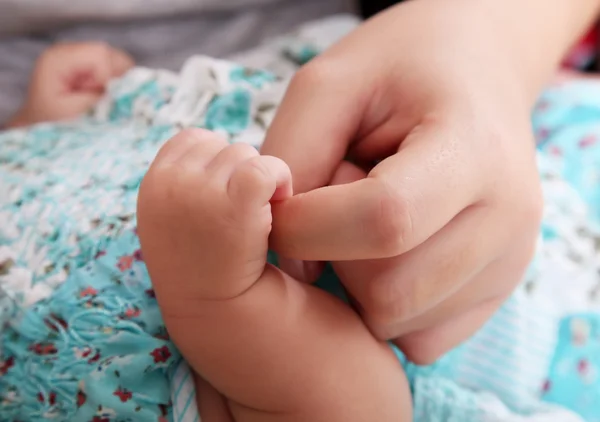 Manos de bebé — Foto de Stock