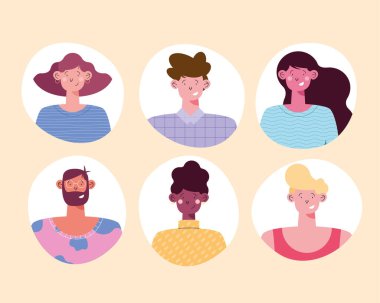 dört kişi gülümsüyor