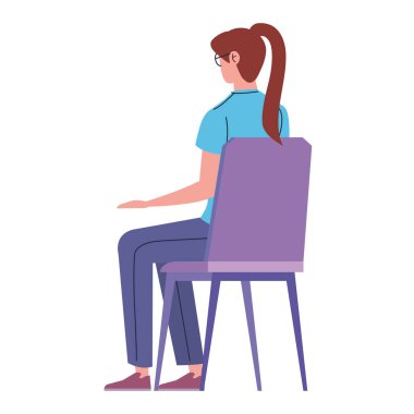 Sandalyede oturan kadın.