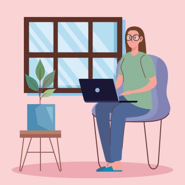 Kadın sandalyede dizüstü bilgisayar kullanıyor