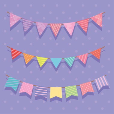 Üç çelenk parti ikonu asıyor