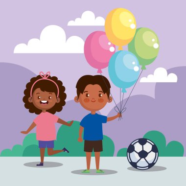 Küçük çocuklar balonlu helyum karakterli çiftler.