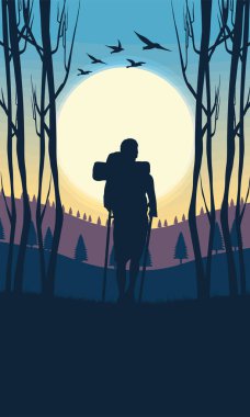 Gezgin orman sahnesinde yürüyor