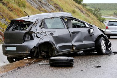 trafik kazası ve enkaz