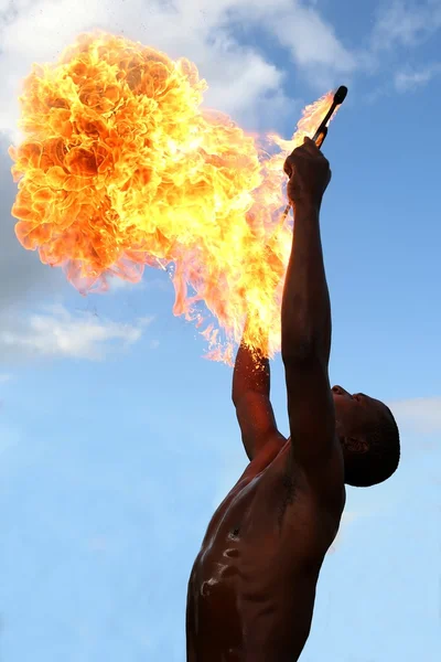 Brand ätare på cirkus — Stockfoto