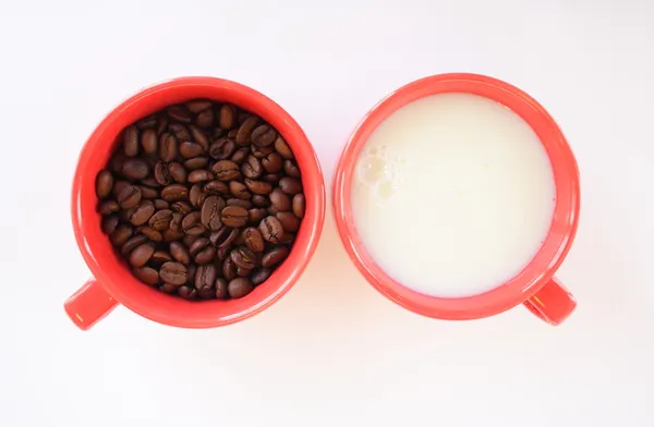 Twee kopjes koffie en melk — Stockfoto