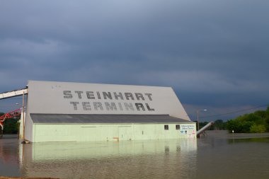 su altında binalar