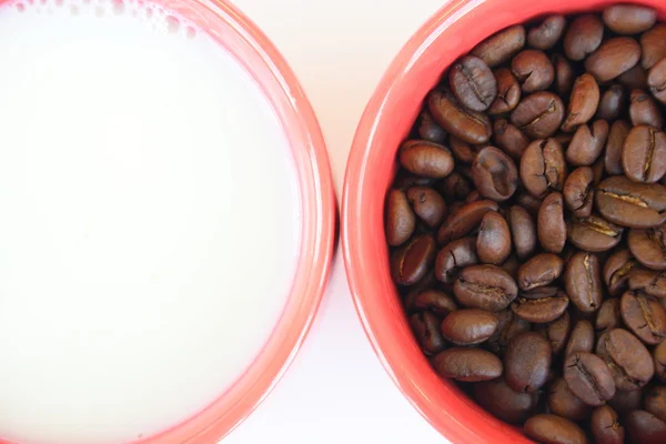 Twee kopjes koffie en melk — Stockfoto