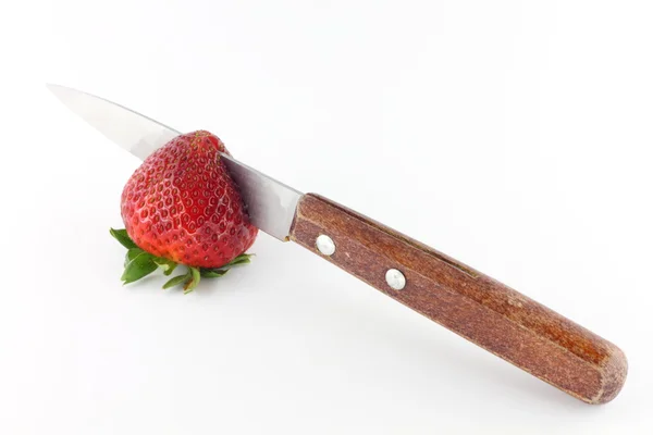 Fragola con coltello — Foto Stock