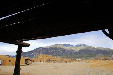 Taos