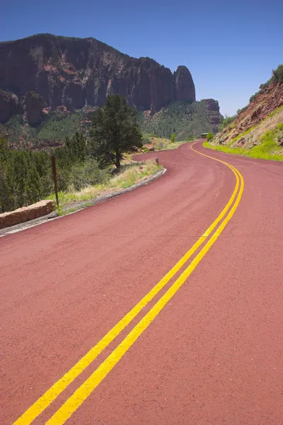 Camino rojo hacia arriba — Foto de Stock