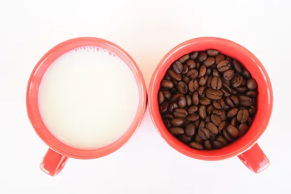 Dos tazas con café y leche — Foto de Stock