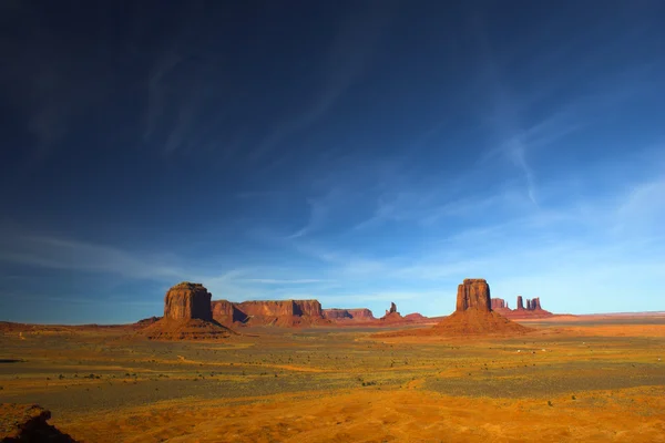Hemel over rode woestijn — Stockfoto