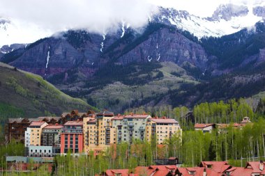 renkli otel binaları