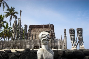 ahşap idoller ve Tapınak