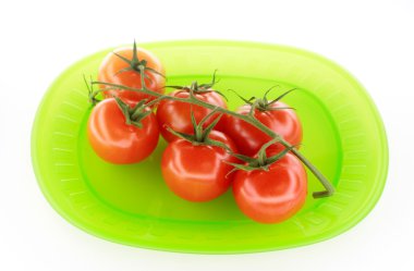 Yeşil tabakta domatesler