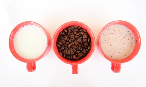 Drie kopjes met koffie suiker en melk — Stockfoto