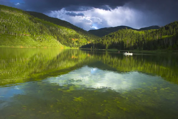 Alpské jezero — Stock fotografie