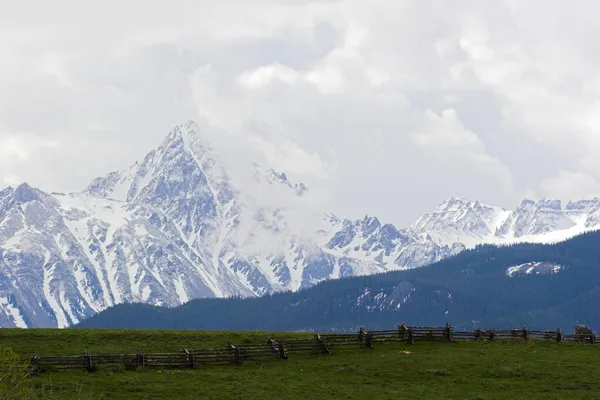 Mountain landscape and fence — Stock Photo, Image