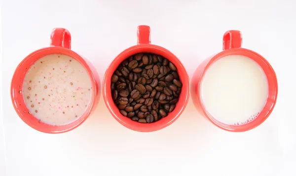 Drie kopjes met koffie suiker en melk — Stockfoto