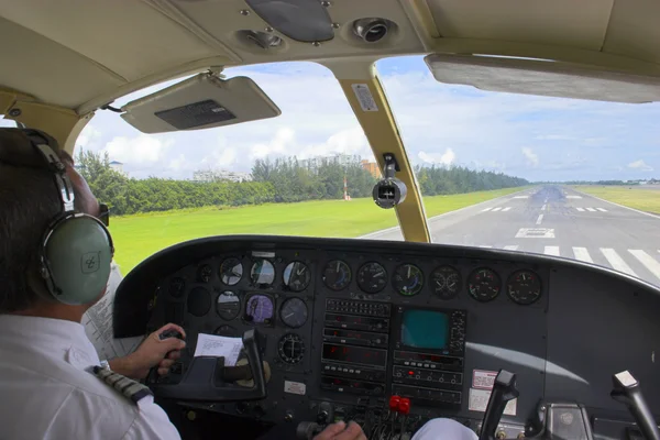 Piloto no avião — Fotografia de Stock