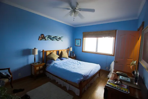 Dormitorio azul Imágenes de stock libres de derechos