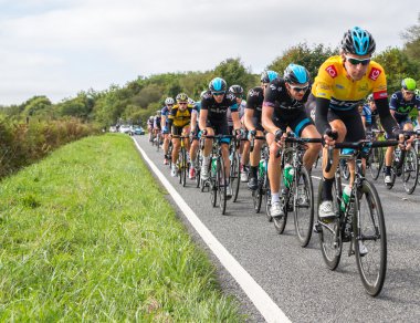 Honiton, İngiltere - 20 Eylül: bradley wiggins olarak mevcut tur lideri IG sarı mayo giyer, Tur İngiltere'nin devon aşamasında bir paketi yarış 20 Eylül 2013 devir HONITON, İngiltere