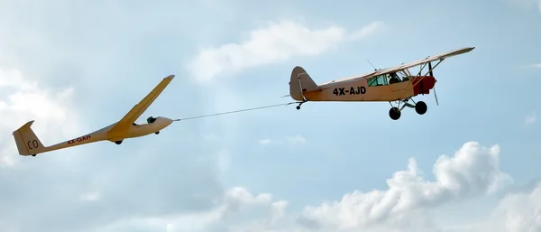 Aeronaves leves se elevam para o planador do céu . — Fotografia de Stock