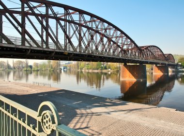 Prag, vltava Nehri demiryolu Köprüsü.