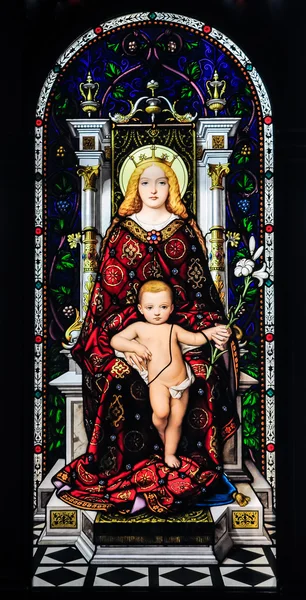 Madonna en kind gekroond. — Stockfoto