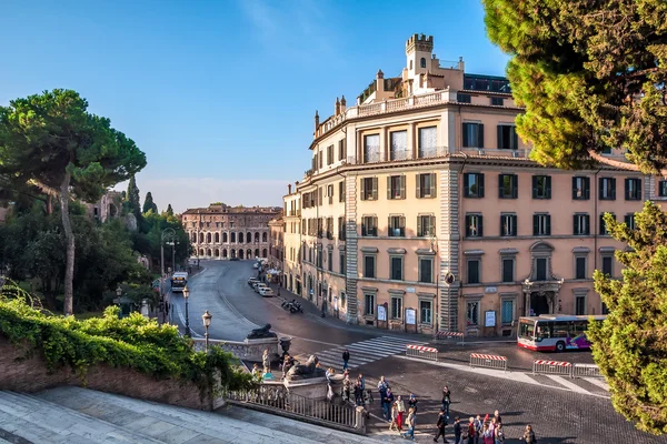 Itálie, rome, via del teatro di marcello. — Stock fotografie