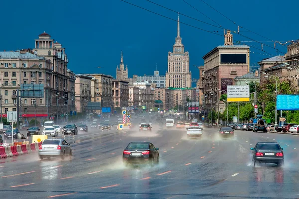 Pluie sur l'avenue Kutuzov . — Photo