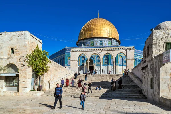 Jerusalem Israel 2022年1月6日 Panorama 金曜日に 西側から寺の山の岩のモスクのドームへの主な入り口 — ストック写真