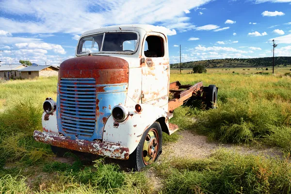 Vintage kuorma hylätty — kuvapankkivalokuva