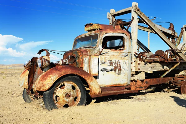 Caminhão vintage abandonado — Fotografia de Stock