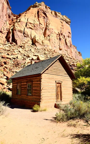 Frontier schoolhouse, Capitol Reef, Southern UT — Stock Photo, Image