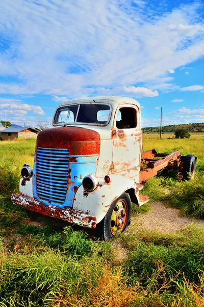 Vintage truck abandoned — Stock Photo, Image