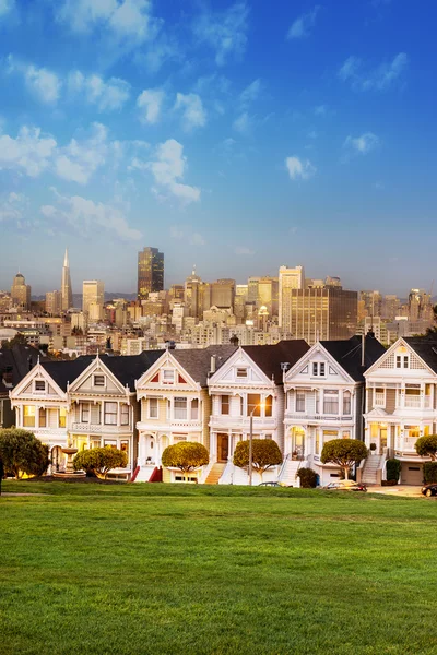 Alamo square in schemerlicht — Stockfoto