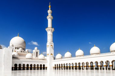 Abu Dabi Şeyh Zayed Beyaz Cami
