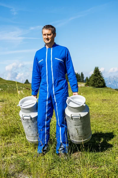 Farmer with milk containers — Stock Photo, Image