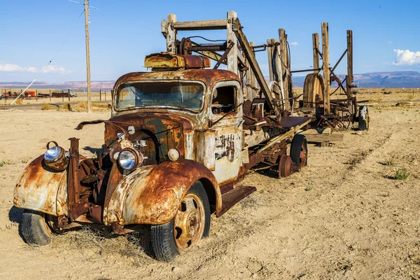 Oldtimer-LKW aufgegeben — Stockfoto