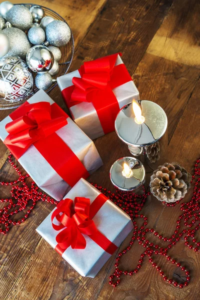 Regali boses e candele per Natale — Foto Stock