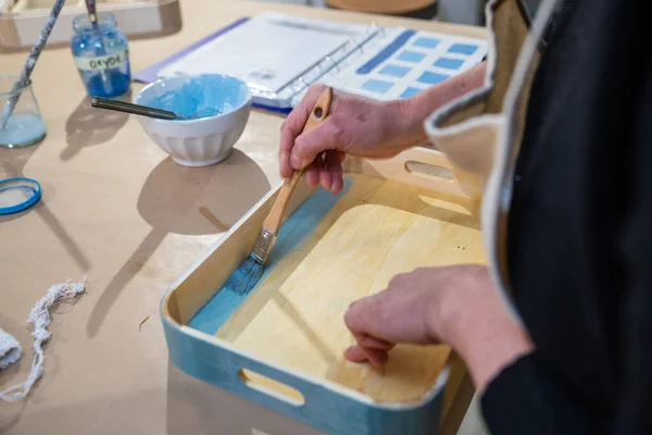 Lägg Woooden Tray Med Brush — Stockfoto